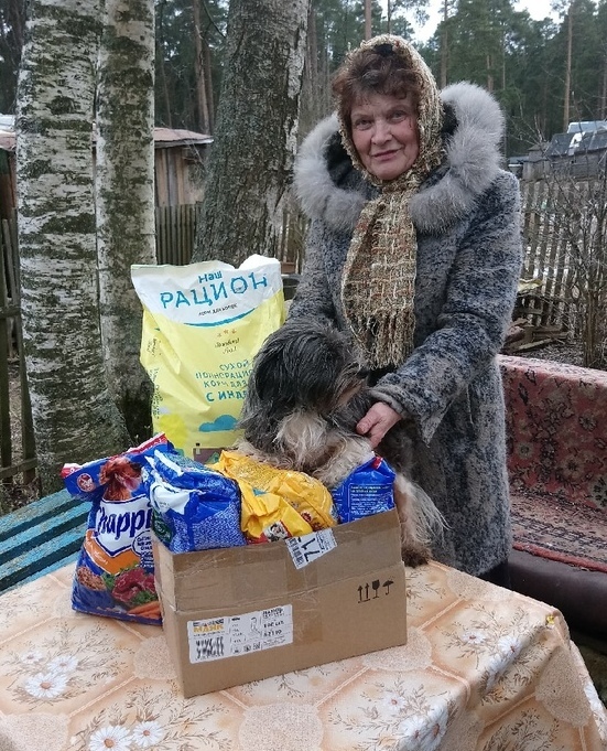 Read more about the article Волонтёры «Верности» с подарками посетили бабушку